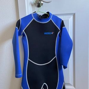 Child’s wet suit.